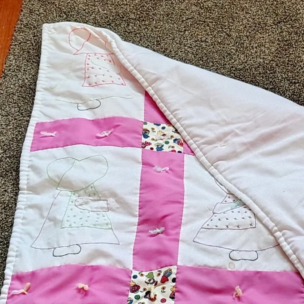 VINTAGE Cotton Handmade Pink White SUN BONNET SUE Quilt Baby Blanket
